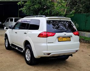 Mitsubishi Montero 2011