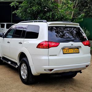 Mitsubishi Montero 2011 - Image 2