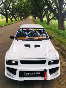 Nissan Sunny 2000