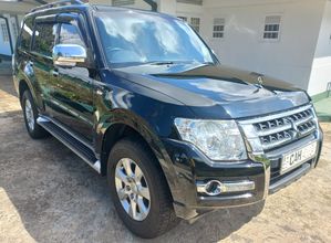 Mitsubishi Montero 2015