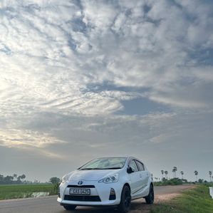 Toyota Aqua 2012 - Image 2