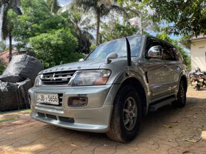 Mitsubishi Montero 2004