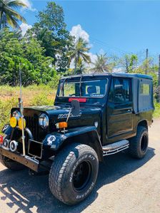 Mitsubishi 4DR Jeep 5J20 1969