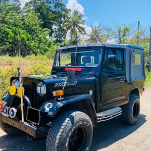 Mitsubishi 4DR Jeep 5J20 1969 - Image 2