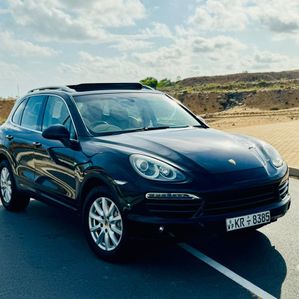 Porsche Cayenne S 2011 - Image 2