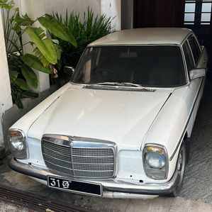 Mercedes Benz W115 1973 - Image 2