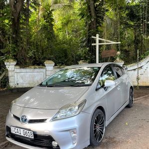 Toyota Prius 2013 - Image 2