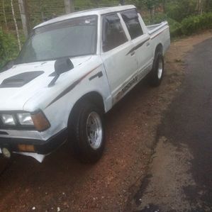Nissan Double cab 1981 - Image 2