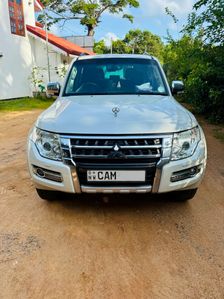 Mitsubishi Montero 2015