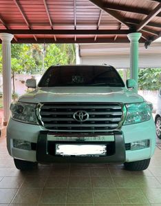 Toyota Land Cruiser Sahara 2011