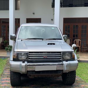 Mitsubishi Pajero V46 1993 - Image 2