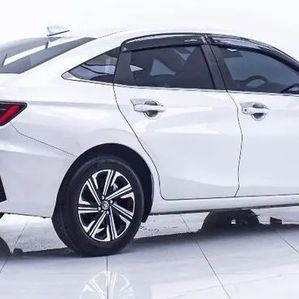 Toyota Yaris Ativ Premium 2025 - Image 3