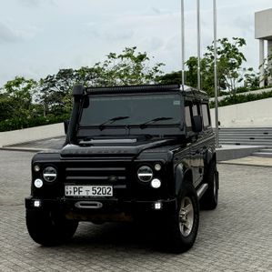 Land Rover Defender 110 2014 - Image 2