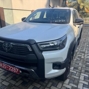 Toyota Hilux 2024 - Image 2