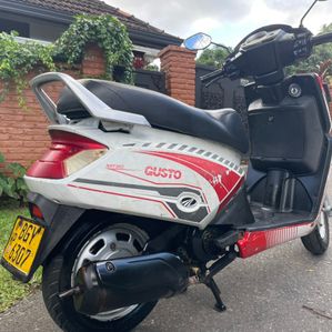 Mahindra Gusto Red 2018 - Image 2