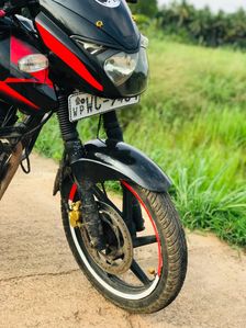 Bajaj Pulsar 180 2010