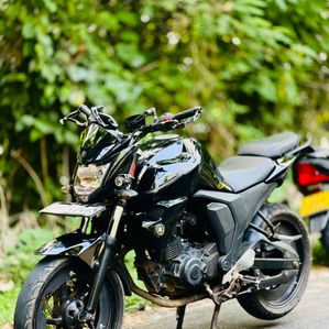 Yamaha FZs V2 Black 2015 - Image 2