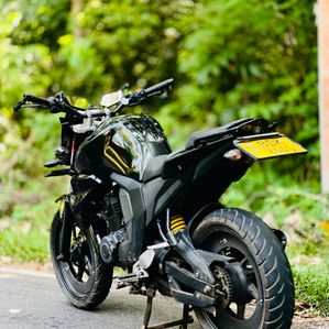 Yamaha FZs V2 Black 2015 - Image 3