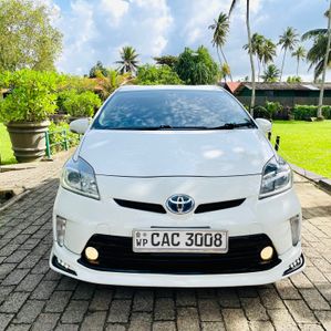 Toyota Prius S limited 2013 - Image 2