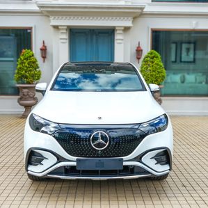 Mercedes Benz EQE 300 350 P+ Hyper Display 2024 - Image 3