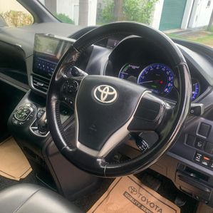 Toyota Voxy 2014 - Image 3