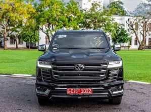 Toyota Land Cruiser Sahara LC300 ZX diesel 2024