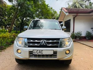 Mitsubishi Montero 2013