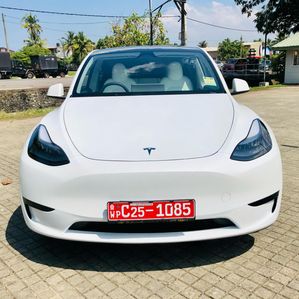 Tesla Model Y LONG RANGE SUV 2024 - Image 2