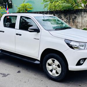 Toyota Hilux 2017 - Image 2