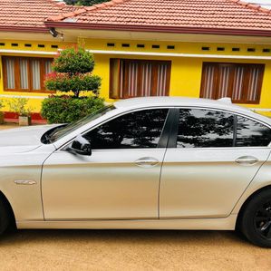 BMW 523i 2011 - Image 2