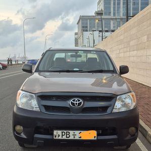 Toyota Hilux 2006 - Image 2