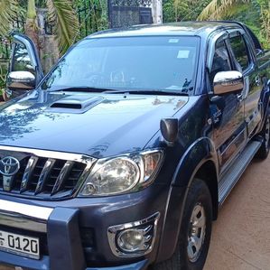Toyota Hilux 2010 - Image 2