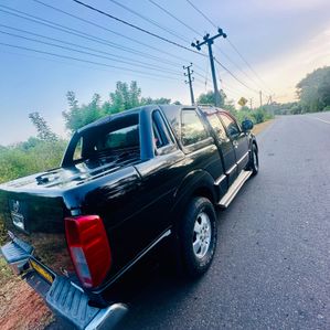 Nissan Navara 2010 - Image 2