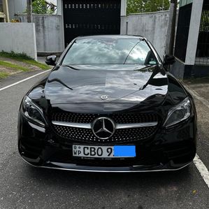 Mercedes Benz C200 AMG Premium Plus 2019 - Image 2