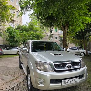 Toyota Hilux 2009 - Image 2