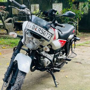 Bajaj V15 2016 - Image 2