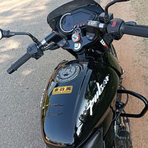Bajaj Pulsar 220F 2012 - Image 2