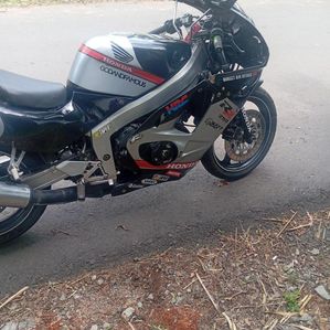 Honda CBR250R 2007 - Image 2