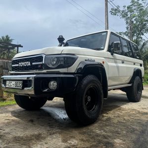 Toyota Land Cruiser Prado 1988 - Image 3