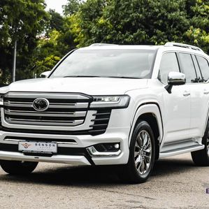Toyota Land Cruiser Sahara 300 Zx Fully Loaded 2023 - Image 2