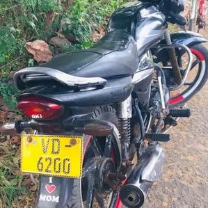 Bajaj Platina 2009 - Image 2