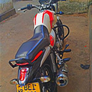 Bajaj V15 2016 - Image 2