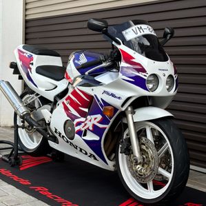 Honda CBR 2004 - Image 2