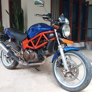 Honda VTR 2009 - Image 2