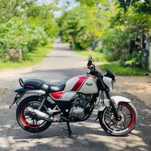 Bajaj V15 2016 - Image 2