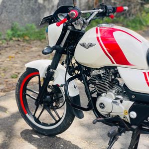 Bajaj V15 2016 - Image 3