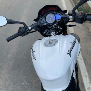 Bajaj Pulsar NS200 2018 - Image 2