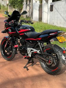 Bajaj Pulsar 220F 2011