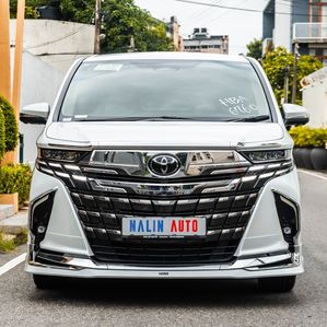 Toyota Alphard Executive Lounge 2024 - Image 3