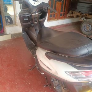 Suzuki Burgman 125 2020 - Image 2